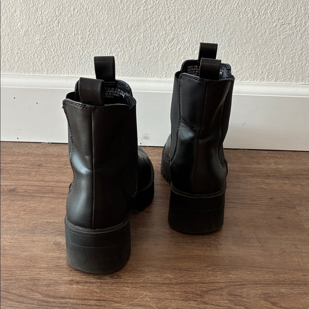 Chelsea Boots - Picture 3 of 4
